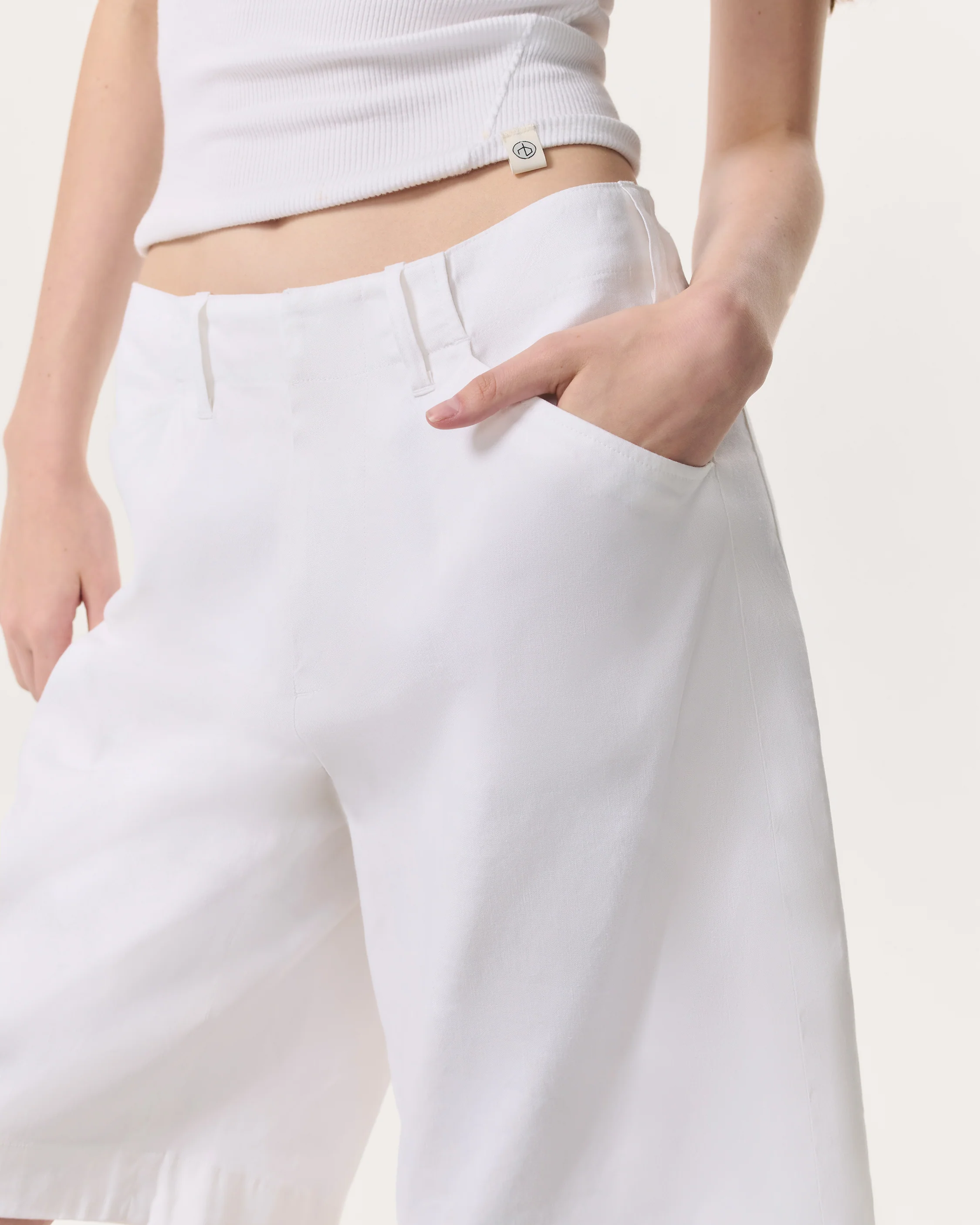 Banks Linen-Blend Shorts - Image 4