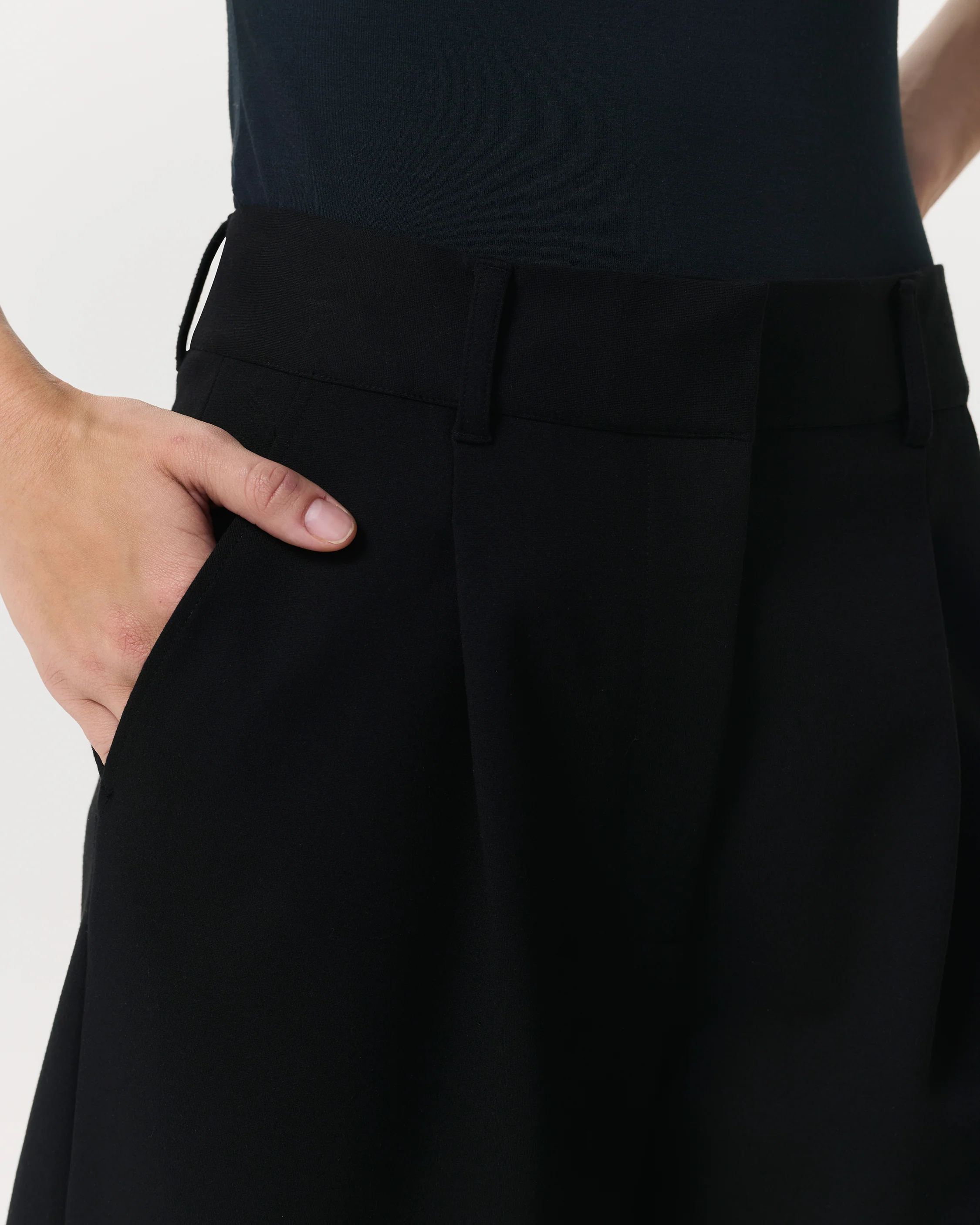 Irina Ponte Short - Image 4
